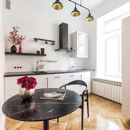 Czarujace Studio W Kamienicy Przy Metro Nowy Swiat Wwa20 דירה