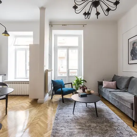Czarujace Studio W Kamienicy Przy Metro Nowy Swiat Wwa20 Apartment Warsaw