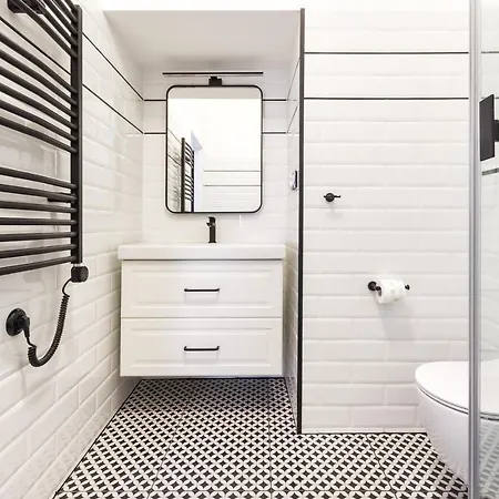 Czarujace Studio W Kamienicy Przy Metro Nowy Swiat Wwa20 Апартаменты *
